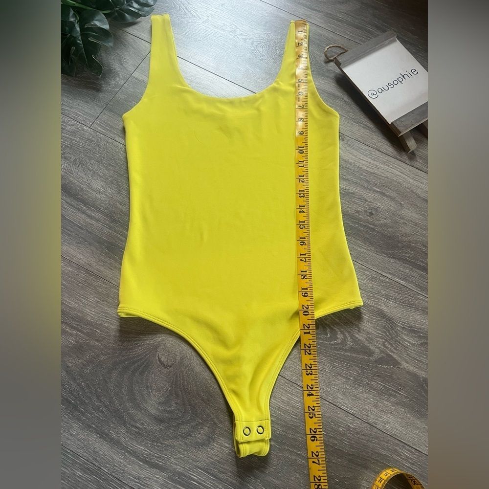 Express Body Contour Scoop Neck Bodysuit in Lemon Lime. Size XS - Picture 13 of 13